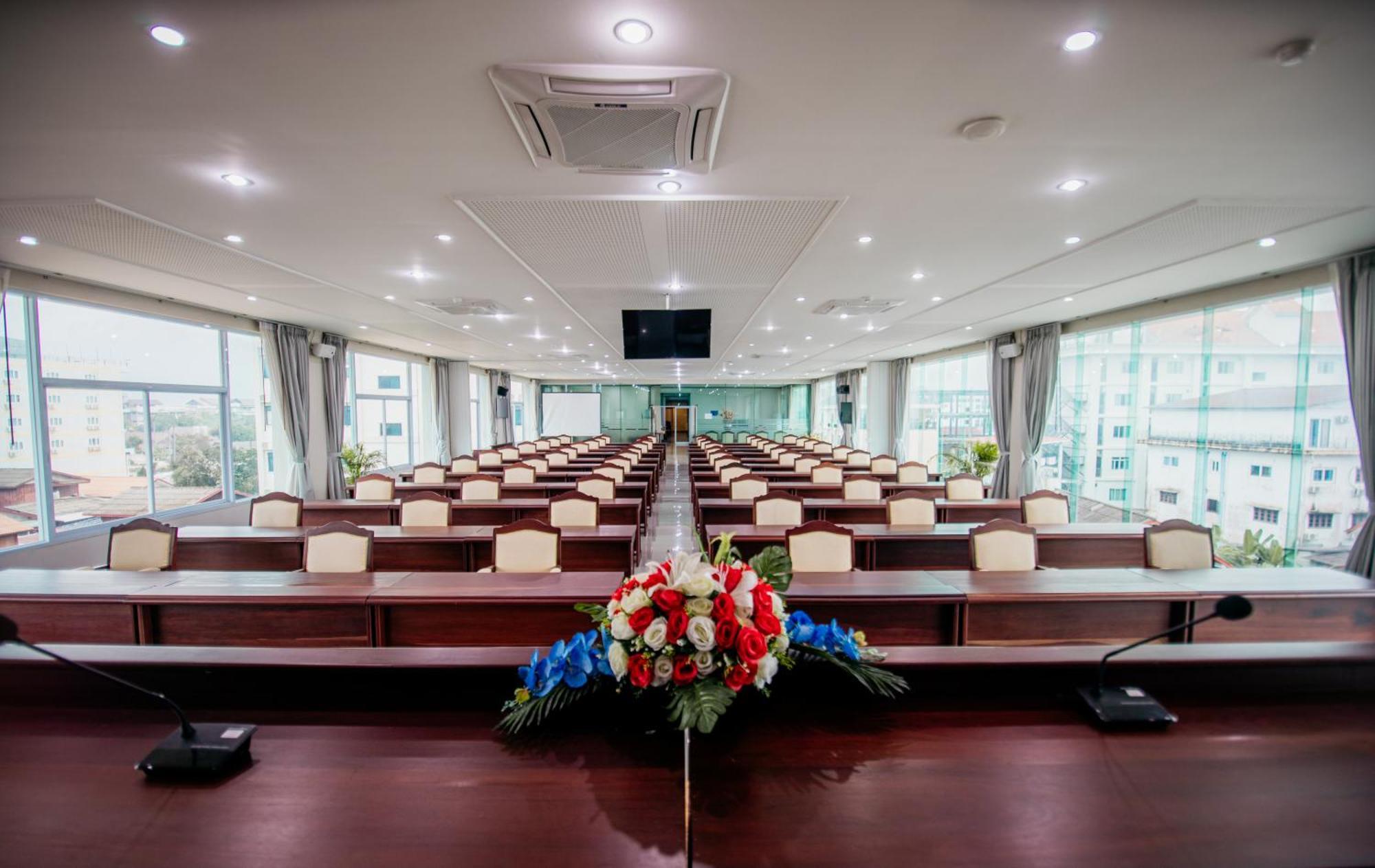 Sisombat Plaza Hotel Ванг Виенг Екстериор снимка