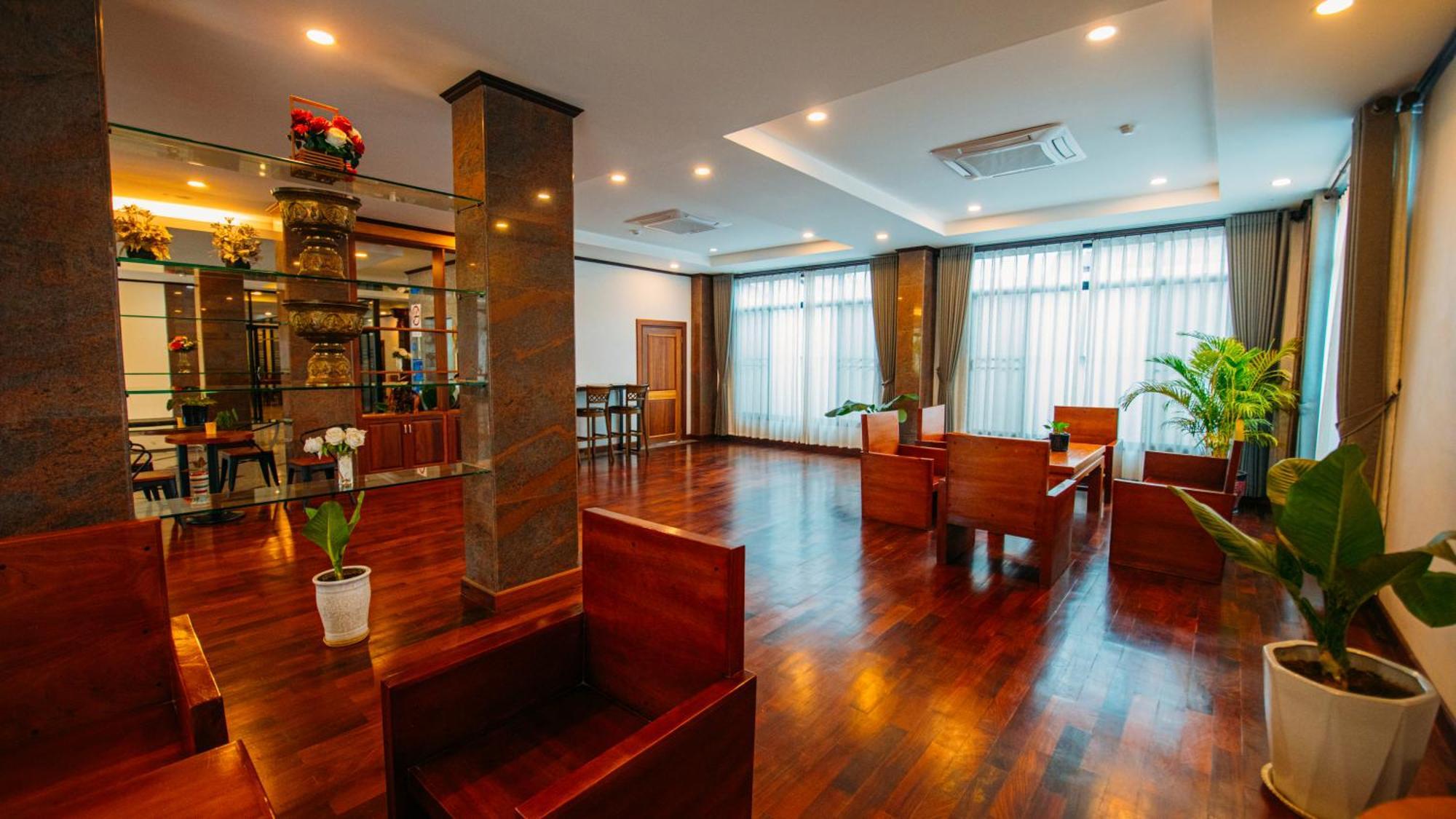 Sisombat Plaza Hotel Ванг Виенг Екстериор снимка