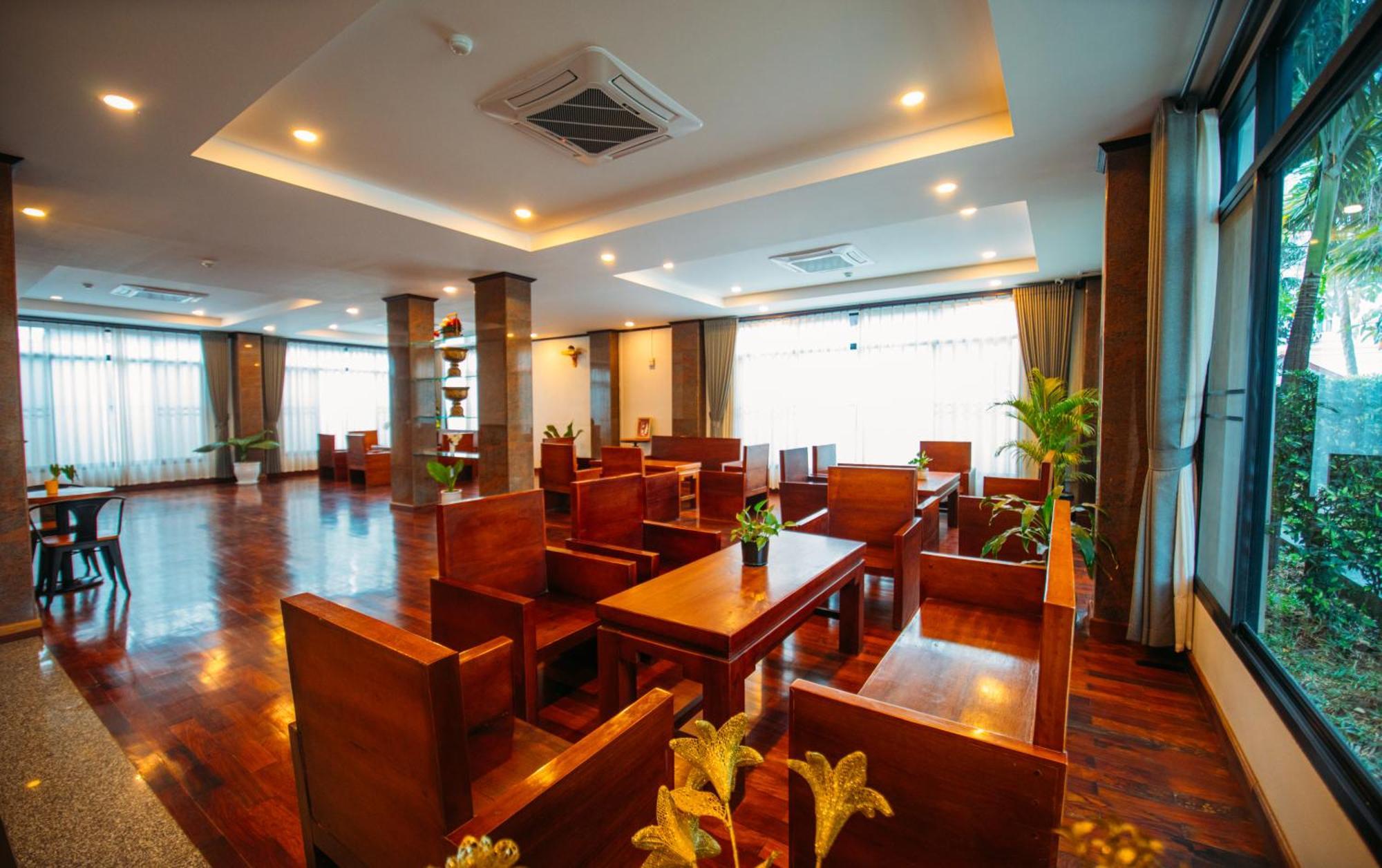 Sisombat Plaza Hotel Ванг Виенг Екстериор снимка