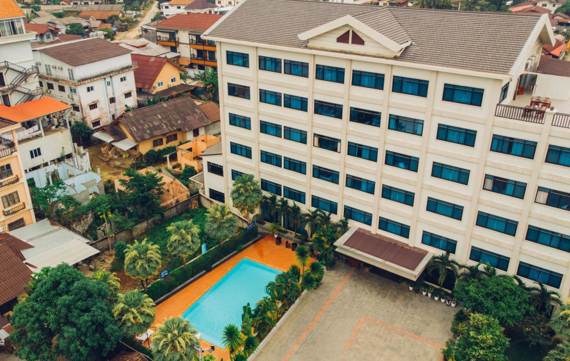 Sisombat Plaza Hotel Ванг Виенг Екстериор снимка