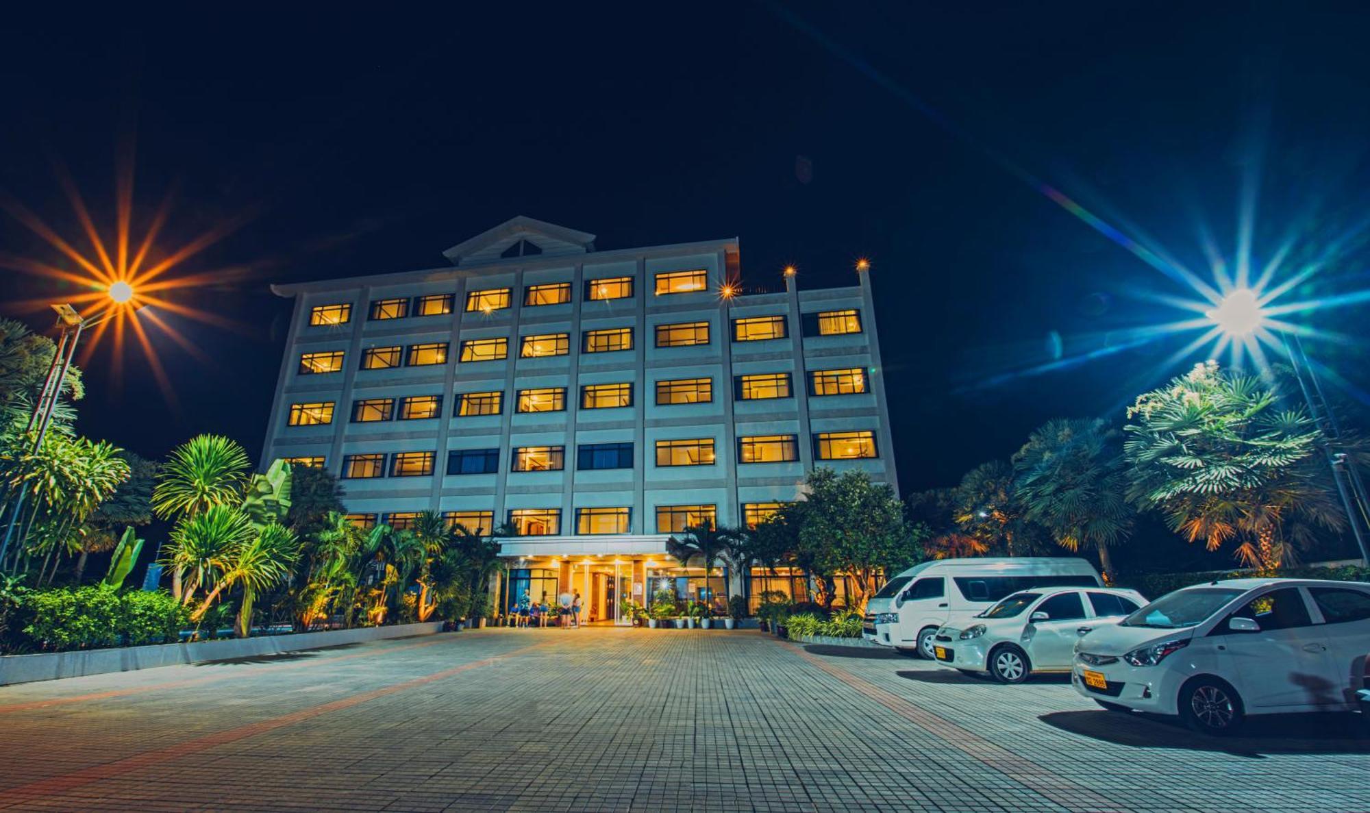 Sisombat Plaza Hotel Ванг Виенг Екстериор снимка