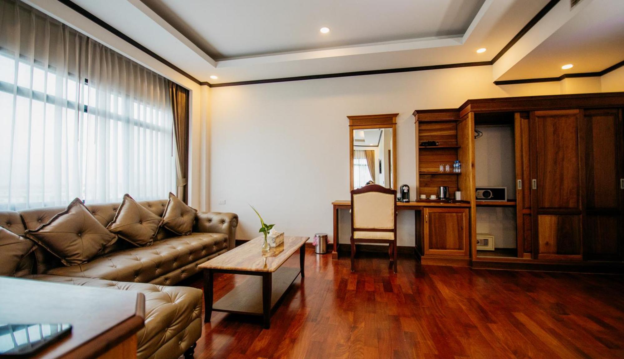 Sisombat Plaza Hotel Ванг Виенг Екстериор снимка