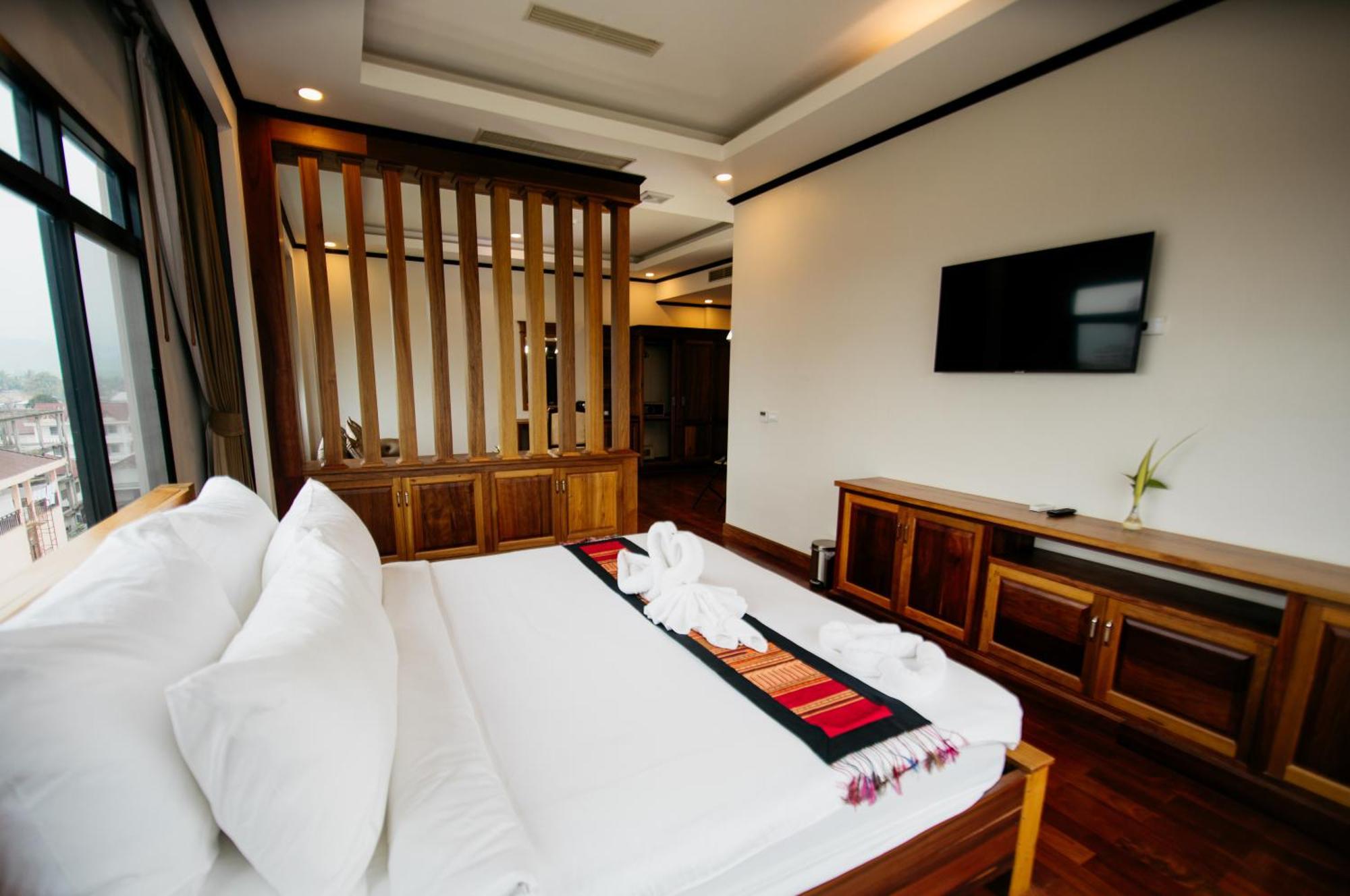 Sisombat Plaza Hotel Ванг Виенг Екстериор снимка