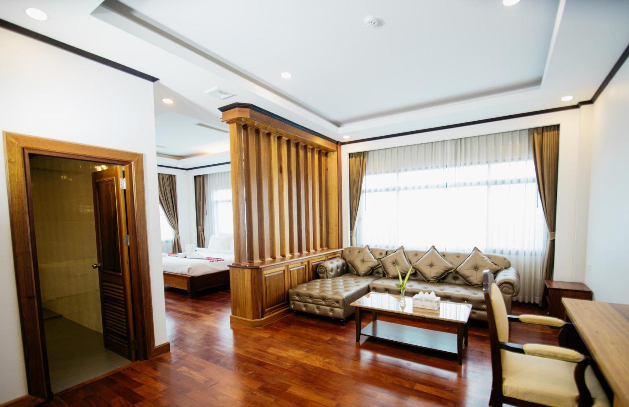 Sisombat Plaza Hotel Ванг Виенг Екстериор снимка