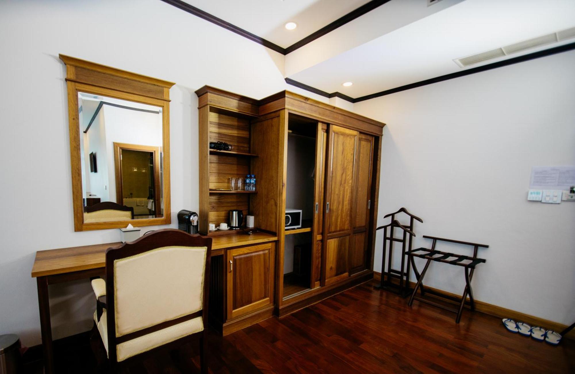 Sisombat Plaza Hotel Ванг Виенг Екстериор снимка