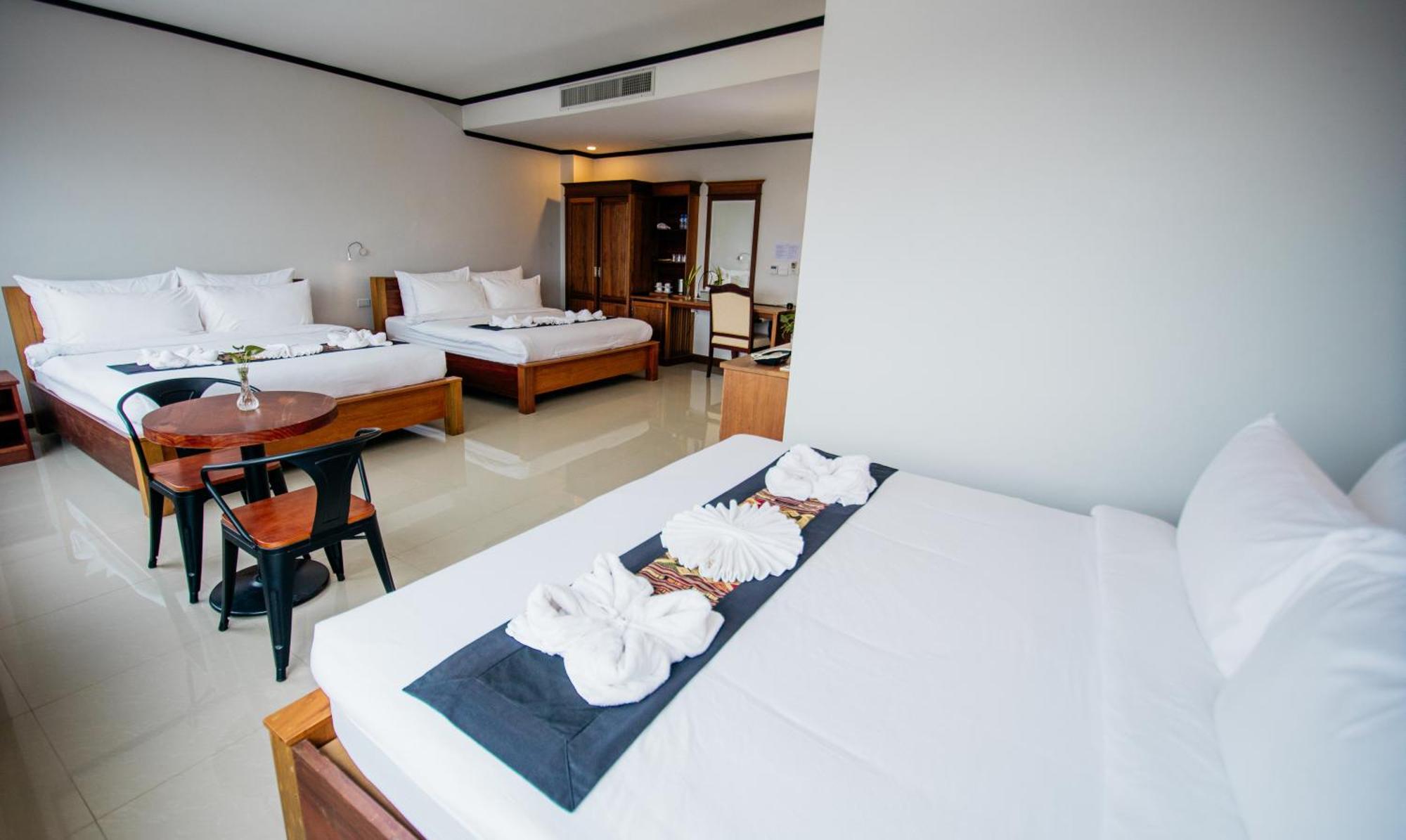 Sisombat Plaza Hotel Ванг Виенг Екстериор снимка
