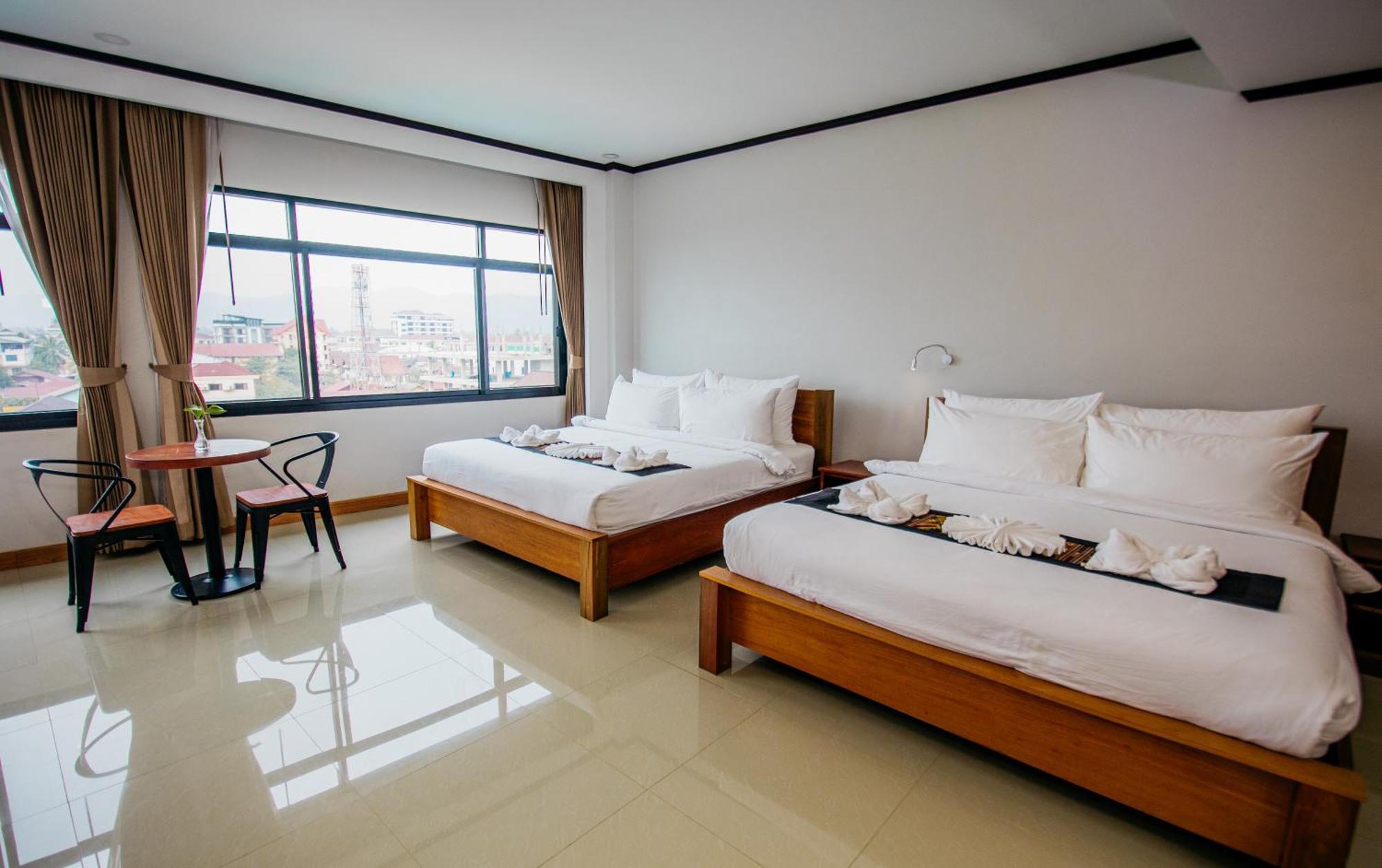 Sisombat Plaza Hotel Ванг Виенг Екстериор снимка