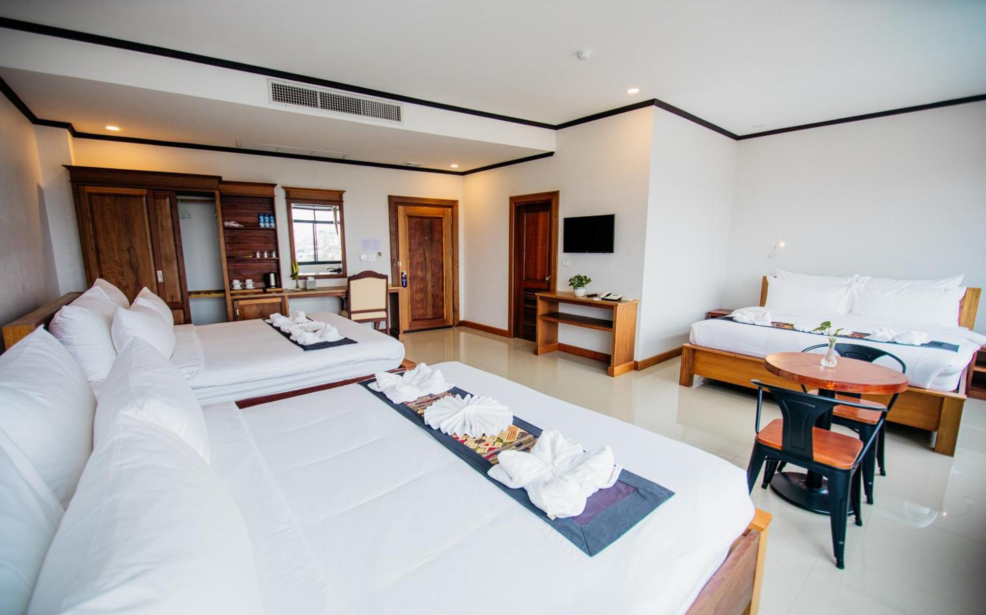 Sisombat Plaza Hotel Ванг Виенг Екстериор снимка