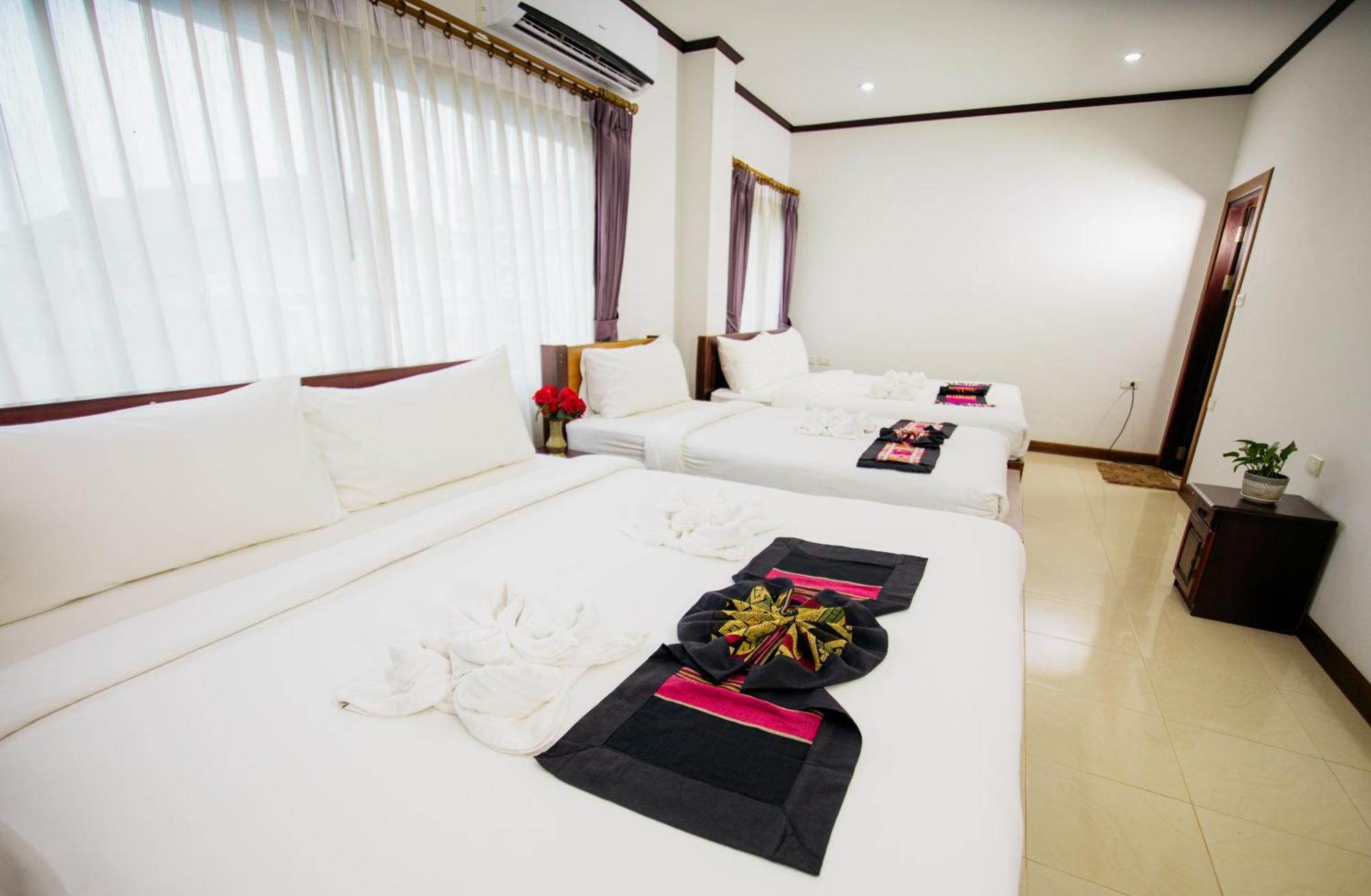 Sisombat Plaza Hotel Ванг Виенг Екстериор снимка