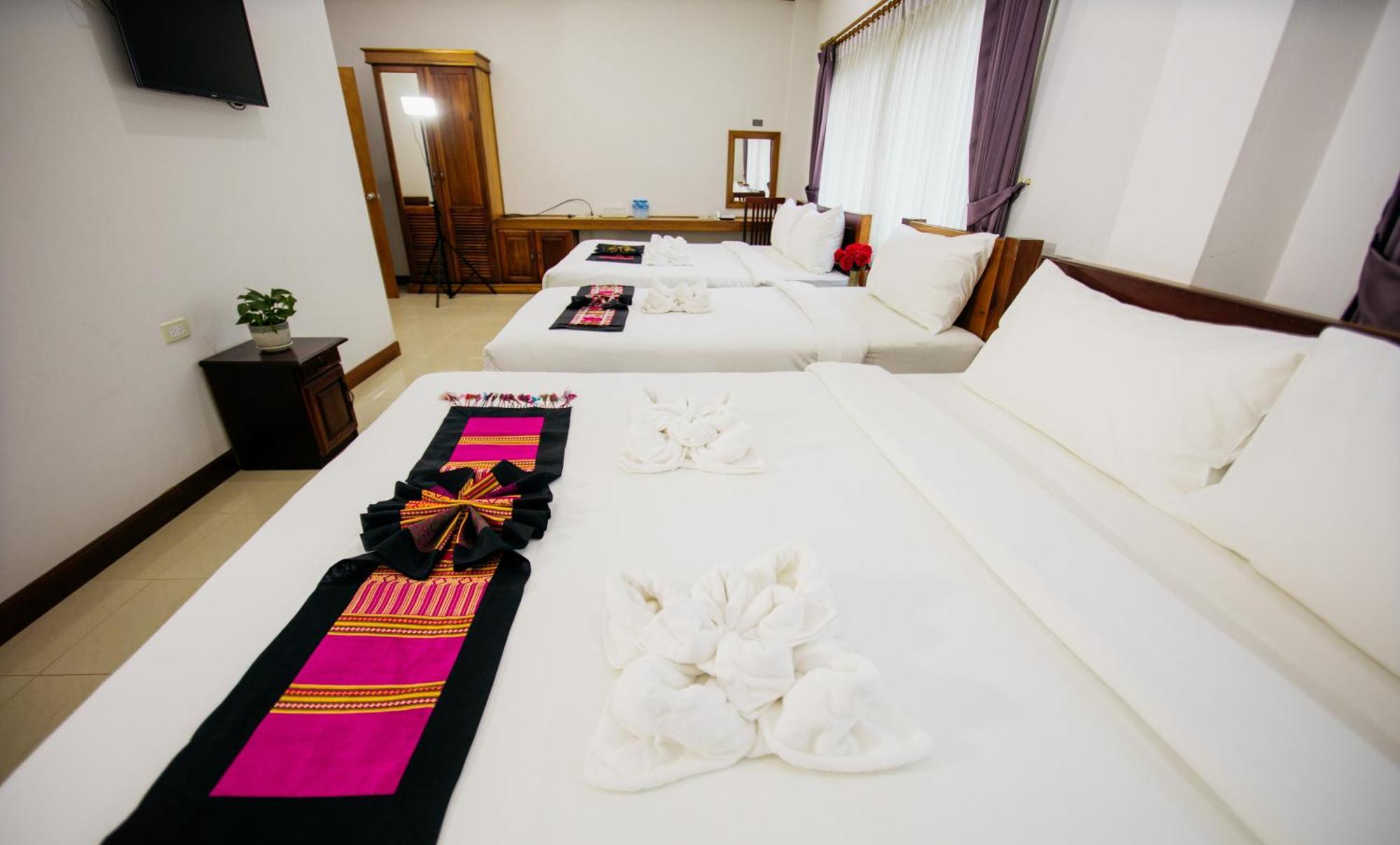 Sisombat Plaza Hotel Ванг Виенг Екстериор снимка