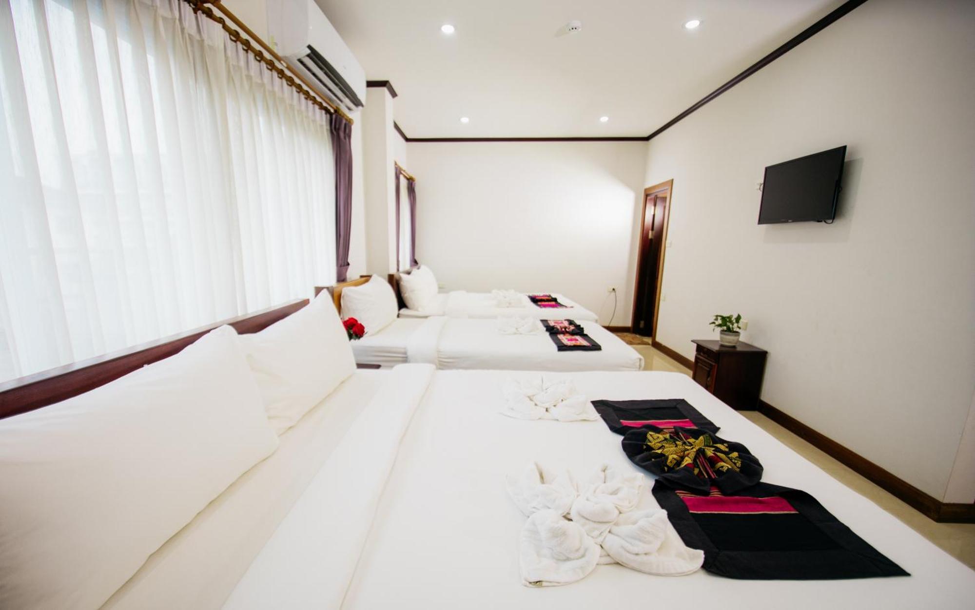 Sisombat Plaza Hotel Ванг Виенг Екстериор снимка