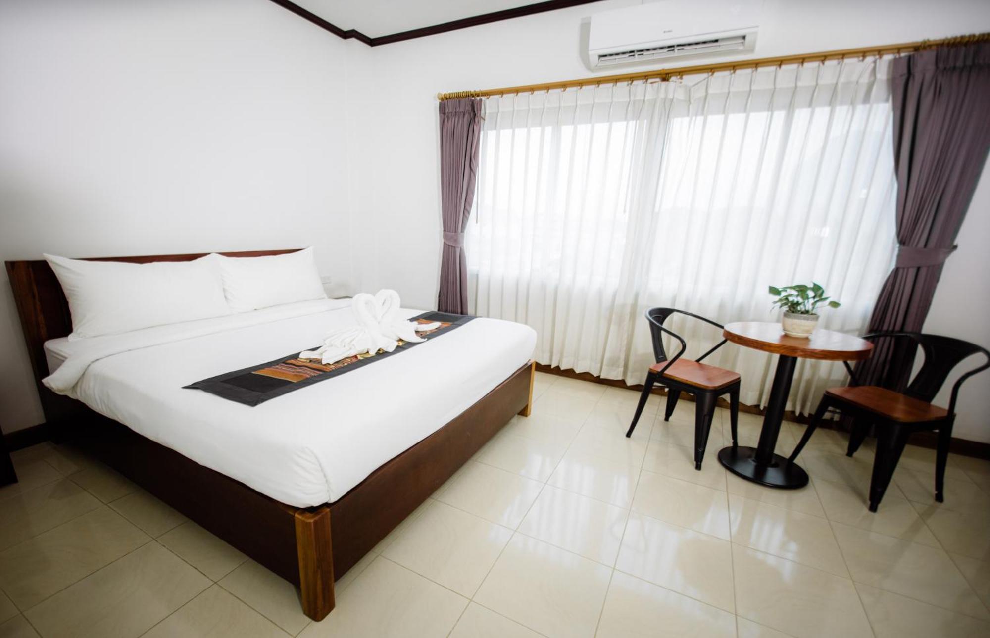 Sisombat Plaza Hotel Ванг Виенг Екстериор снимка