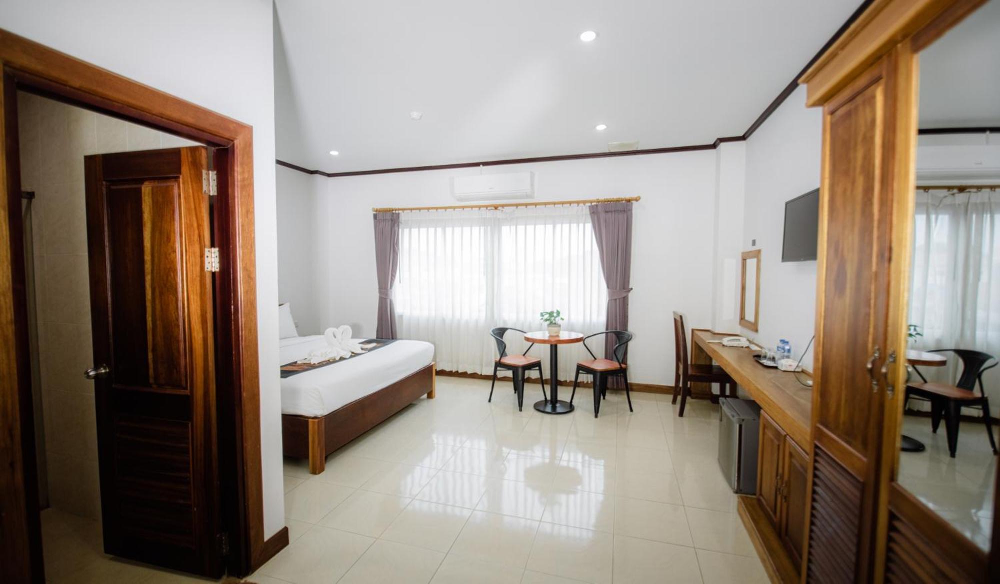 Sisombat Plaza Hotel Ванг Виенг Екстериор снимка