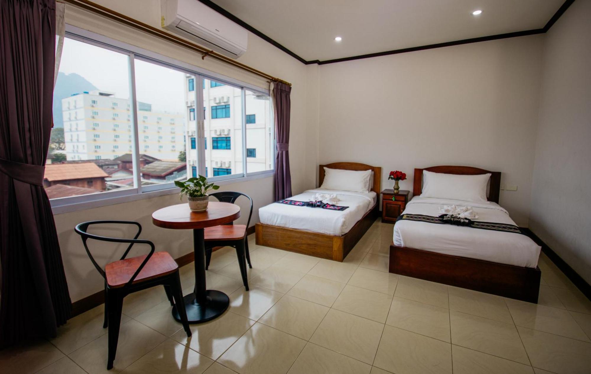 Sisombat Plaza Hotel Ванг Виенг Екстериор снимка