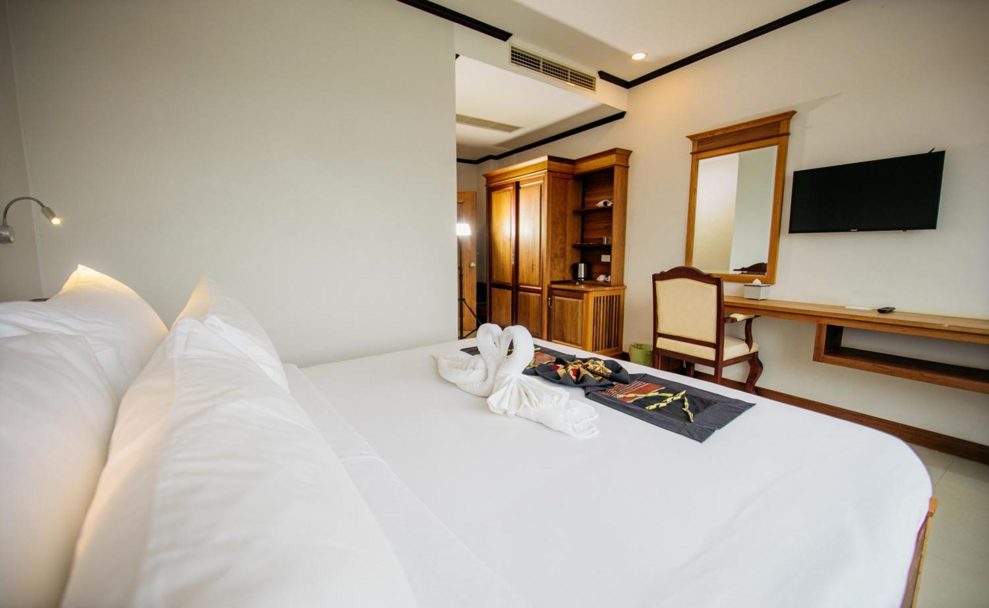 Sisombat Plaza Hotel Ванг Виенг Екстериор снимка