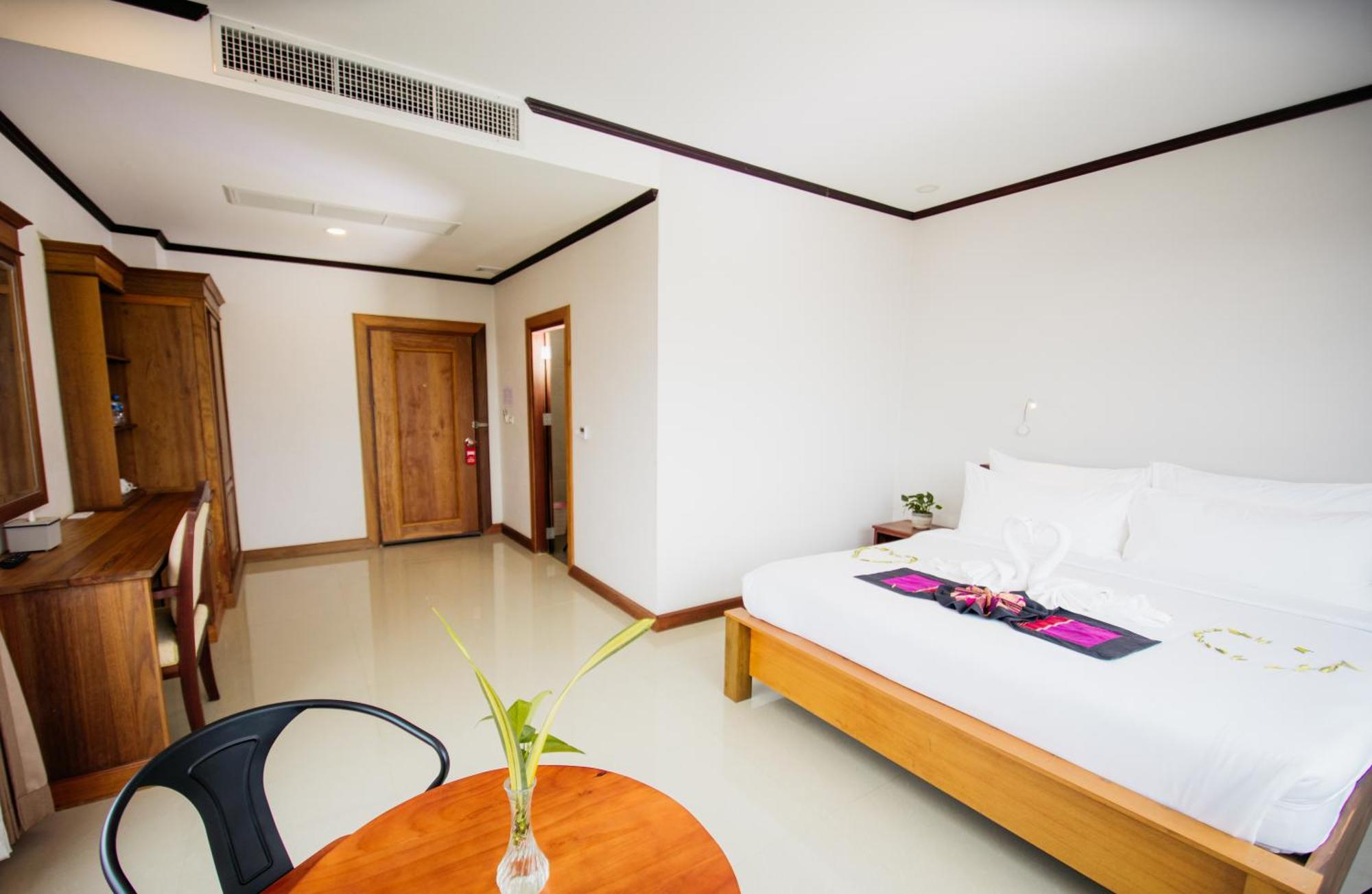 Sisombat Plaza Hotel Ванг Виенг Екстериор снимка