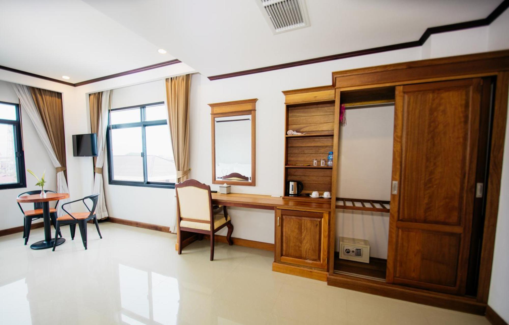 Sisombat Plaza Hotel Ванг Виенг Екстериор снимка