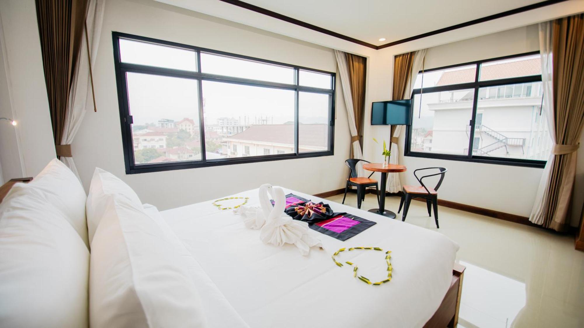 Sisombat Plaza Hotel Ванг Виенг Екстериор снимка