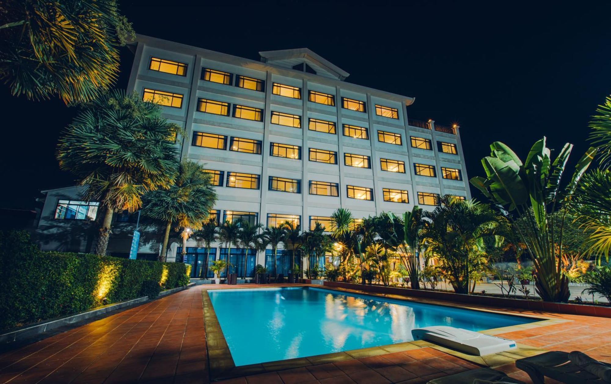 Sisombat Plaza Hotel Ванг Виенг Екстериор снимка